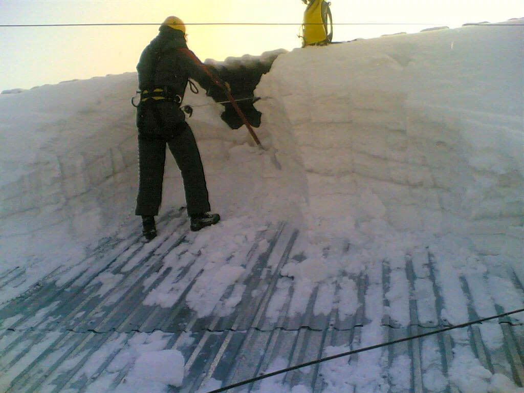 Уборка снега цена в Сясьстрое
